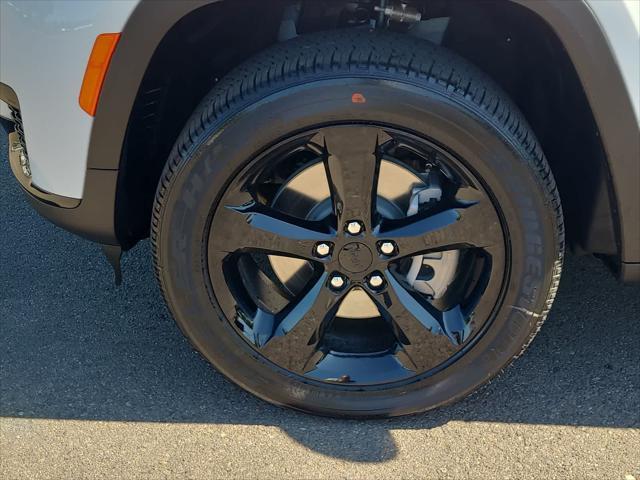 new 2025 Jeep Grand Cherokee L car, priced at $45,617