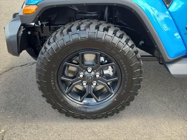 new 2025 Jeep Gladiator car, priced at $45,999