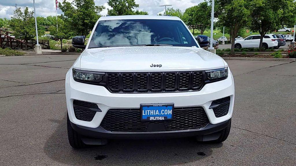 new 2025 Jeep Grand Cherokee car, priced at $39,999
