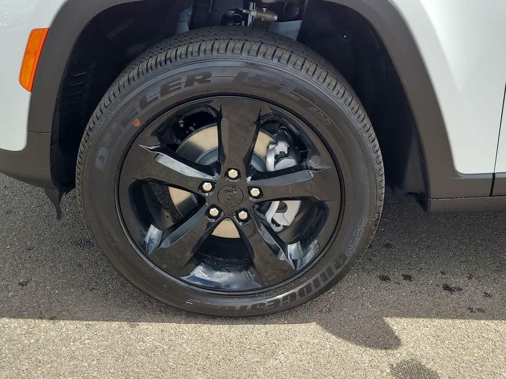 new 2025 Jeep Grand Cherokee car, priced at $39,999