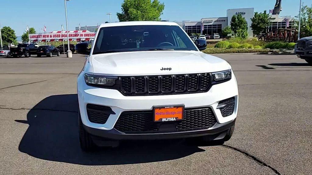 new 2025 Jeep Grand Cherokee car, priced at $40,999