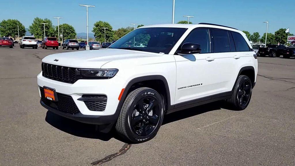 new 2025 Jeep Grand Cherokee car, priced at $40,999