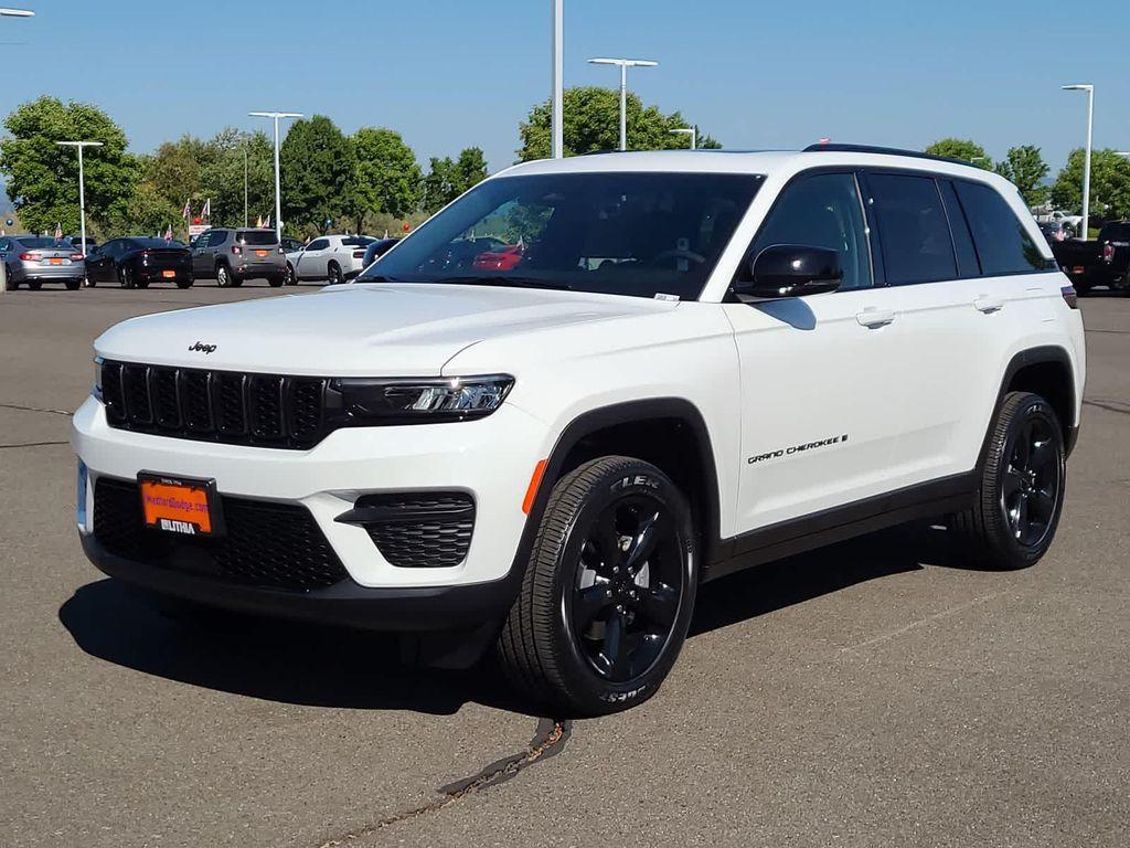 new 2025 Jeep Grand Cherokee car, priced at $40,999