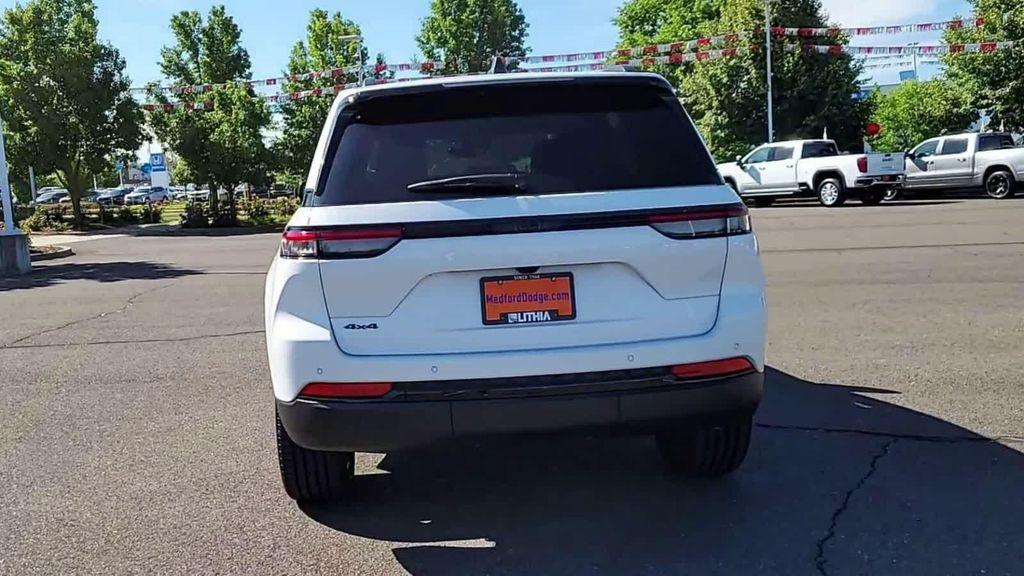 new 2025 Jeep Grand Cherokee car, priced at $40,999