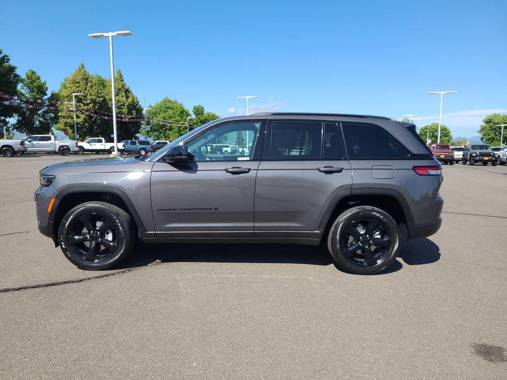 new 2025 Jeep Grand Cherokee car, priced at $46,120