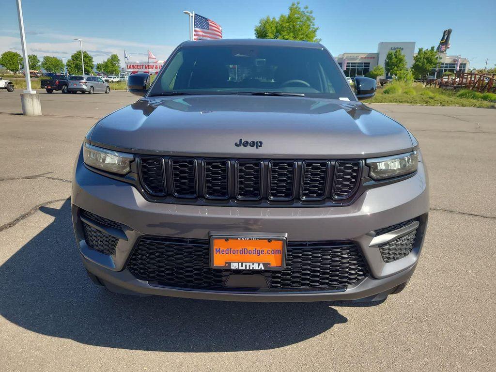 new 2025 Jeep Grand Cherokee car, priced at $46,120