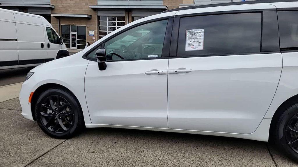 new 2026 Chrysler Pacifica car, priced at $52,355