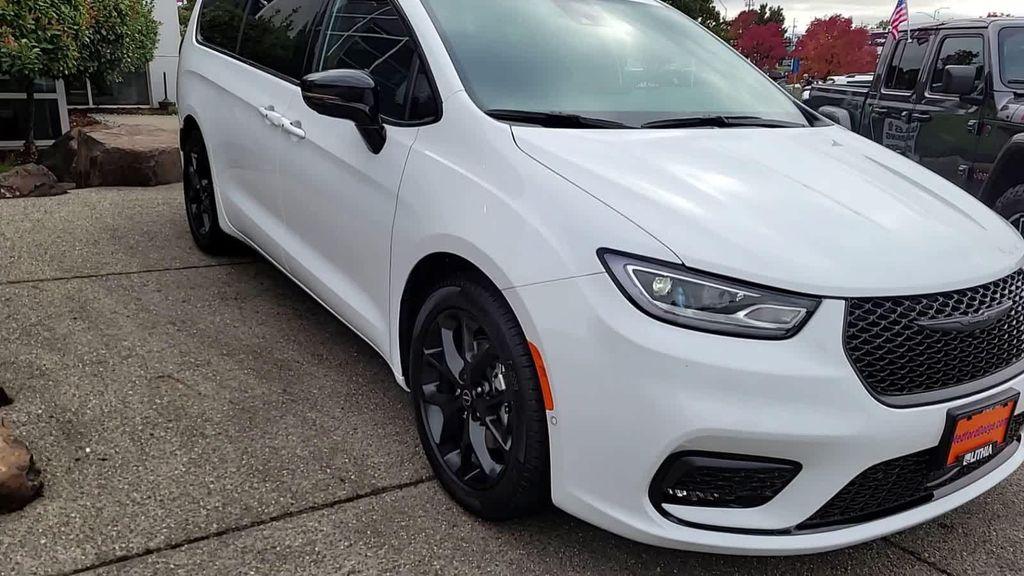 new 2026 Chrysler Pacifica car, priced at $52,355