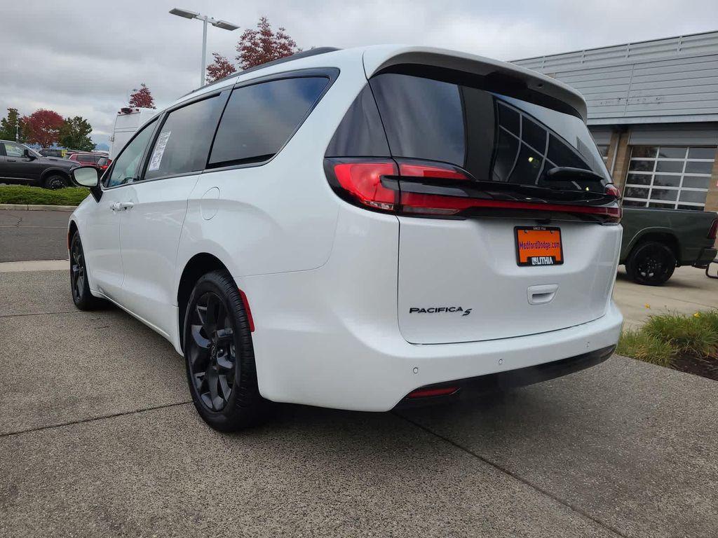 new 2026 Chrysler Pacifica car, priced at $52,355