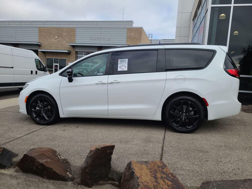new 2026 Chrysler Pacifica car, priced at $52,355
