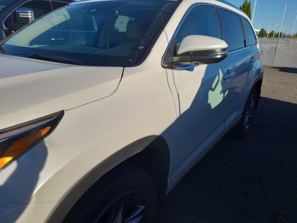 used 2019 Toyota Highlander car, priced at $36,998