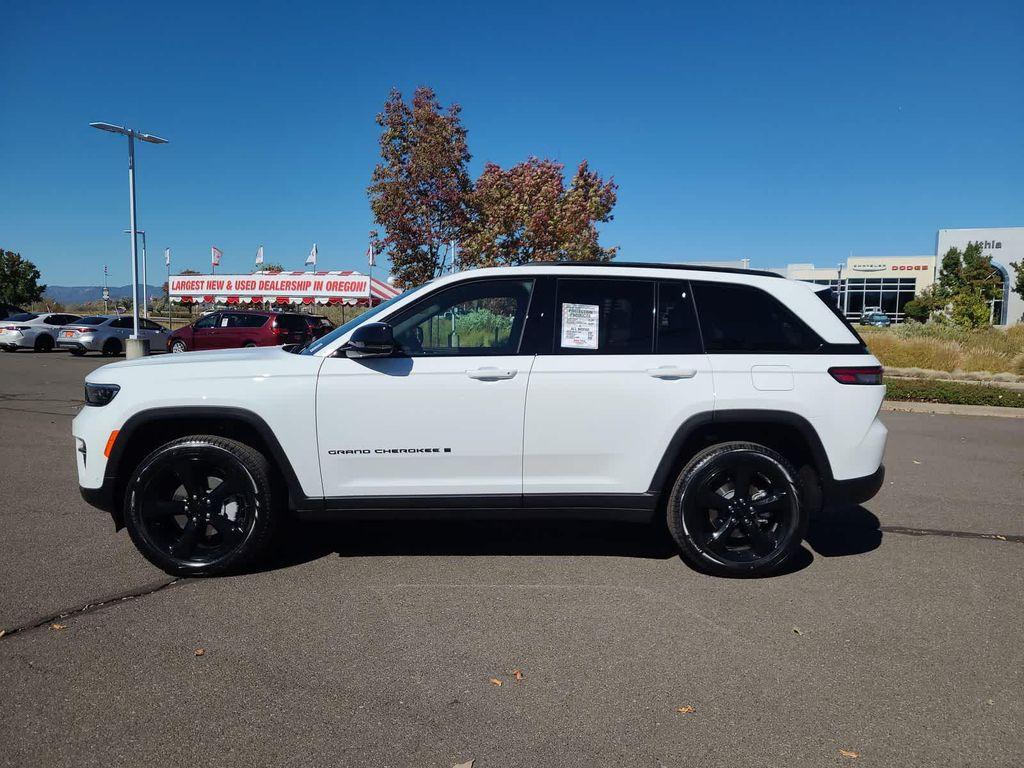 new 2025 Jeep Grand Cherokee car, priced at $55,585