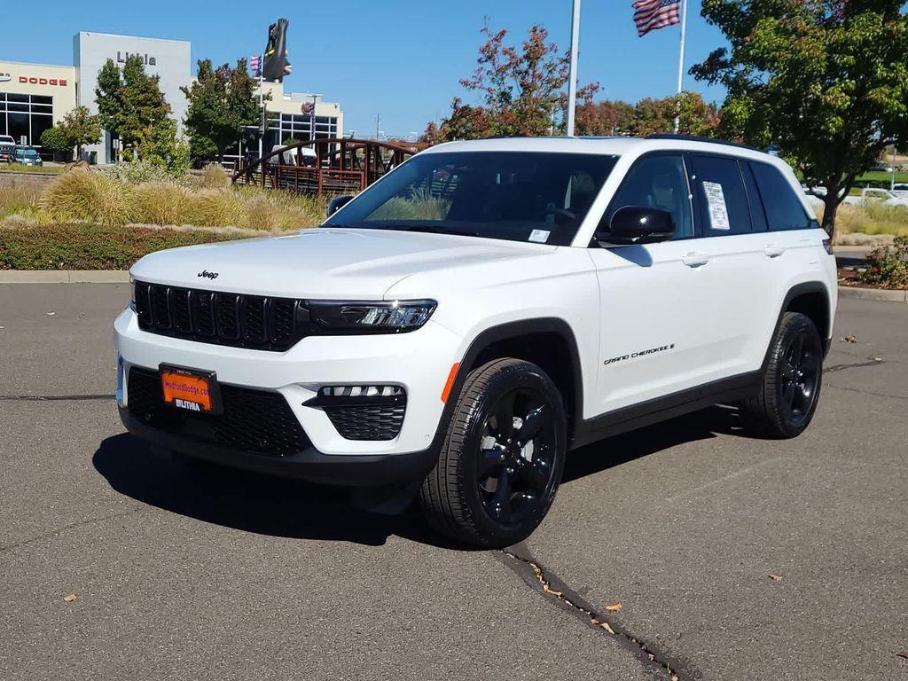 new 2025 Jeep Grand Cherokee car, priced at $55,585