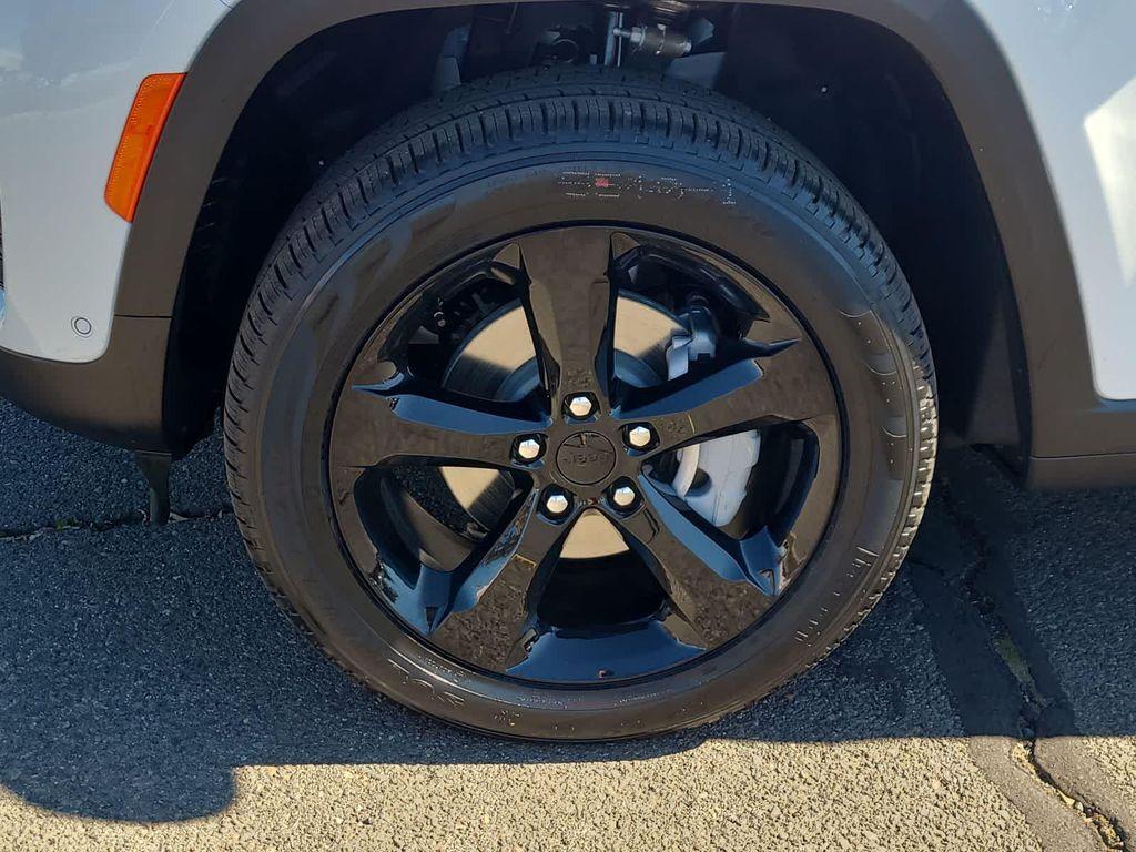 new 2025 Jeep Grand Cherokee car, priced at $55,585