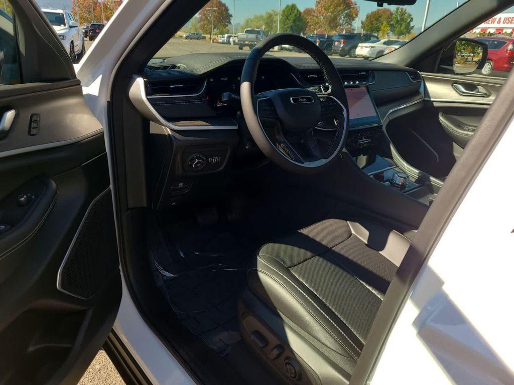 new 2025 Jeep Grand Cherokee car, priced at $55,585