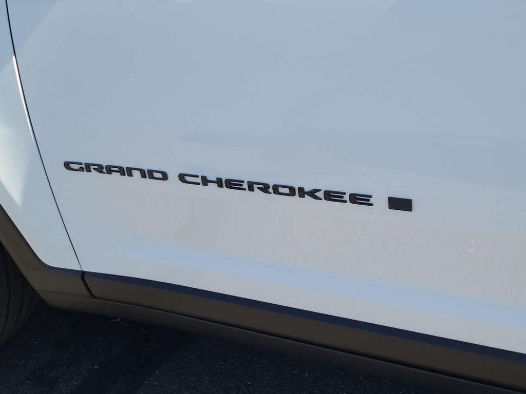 new 2025 Jeep Grand Cherokee car, priced at $55,585