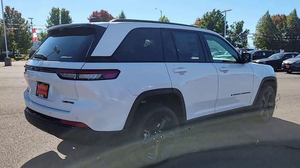 new 2025 Jeep Grand Cherokee car, priced at $55,585