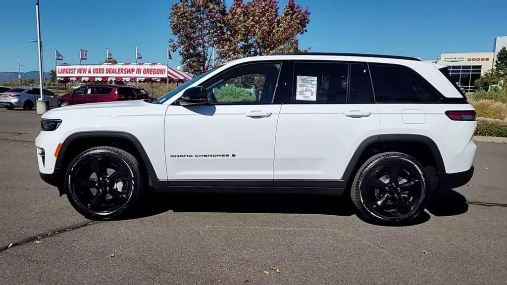 new 2025 Jeep Grand Cherokee car, priced at $55,585