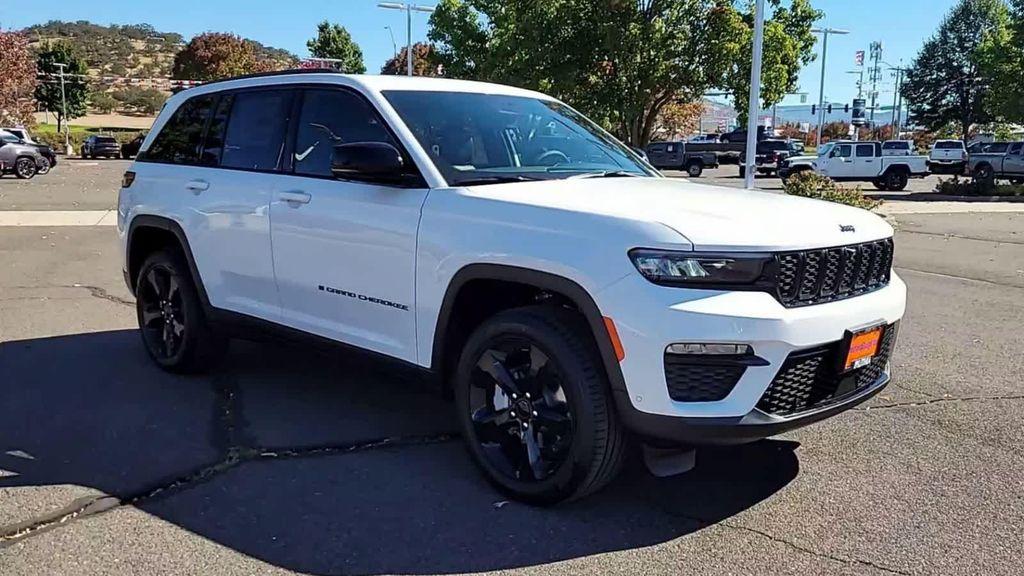 new 2025 Jeep Grand Cherokee car, priced at $55,585