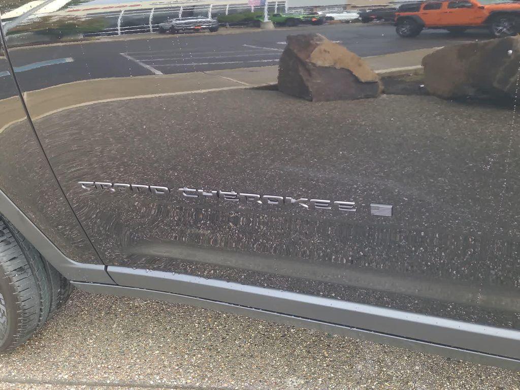 new 2025 Jeep Grand Cherokee car, priced at $39,999