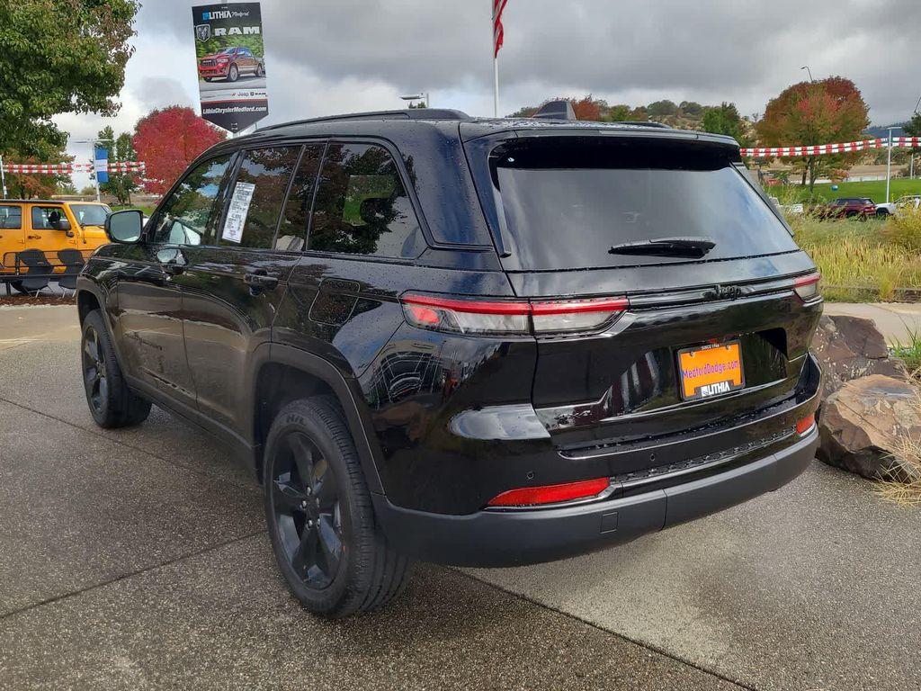 new 2025 Jeep Grand Cherokee car, priced at $39,999