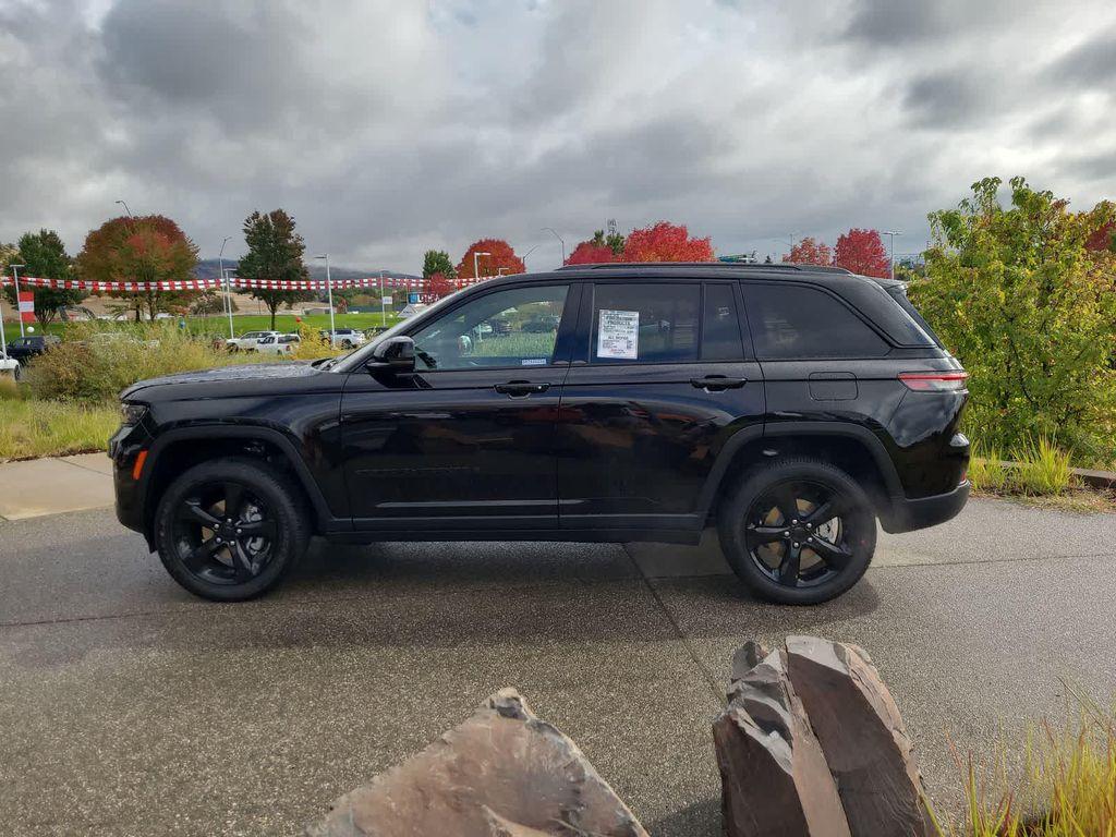 new 2025 Jeep Grand Cherokee car, priced at $39,999