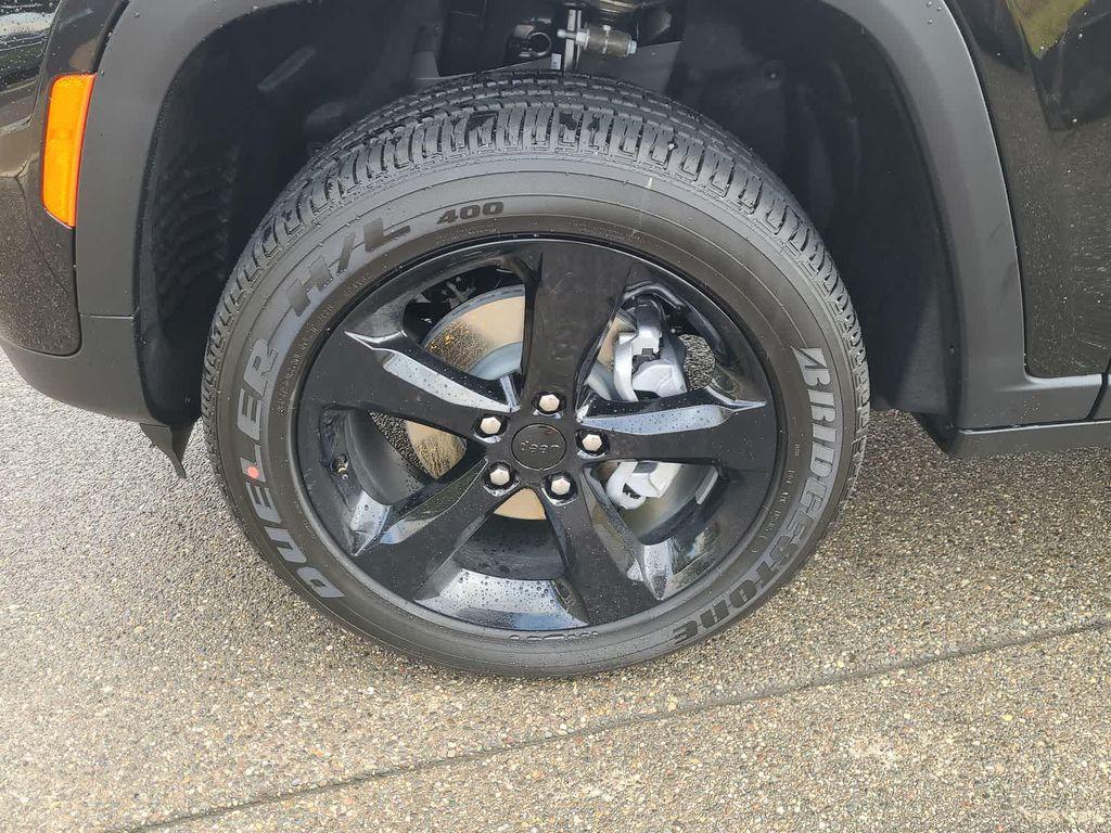 new 2025 Jeep Grand Cherokee car, priced at $39,999