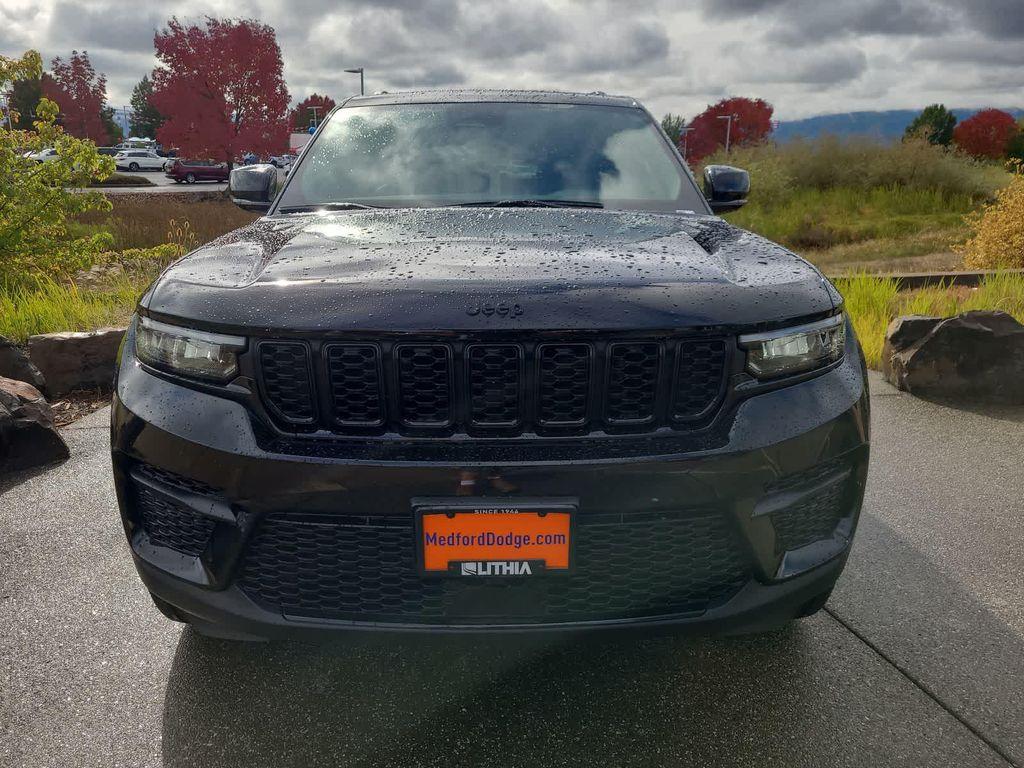 new 2025 Jeep Grand Cherokee car, priced at $39,999