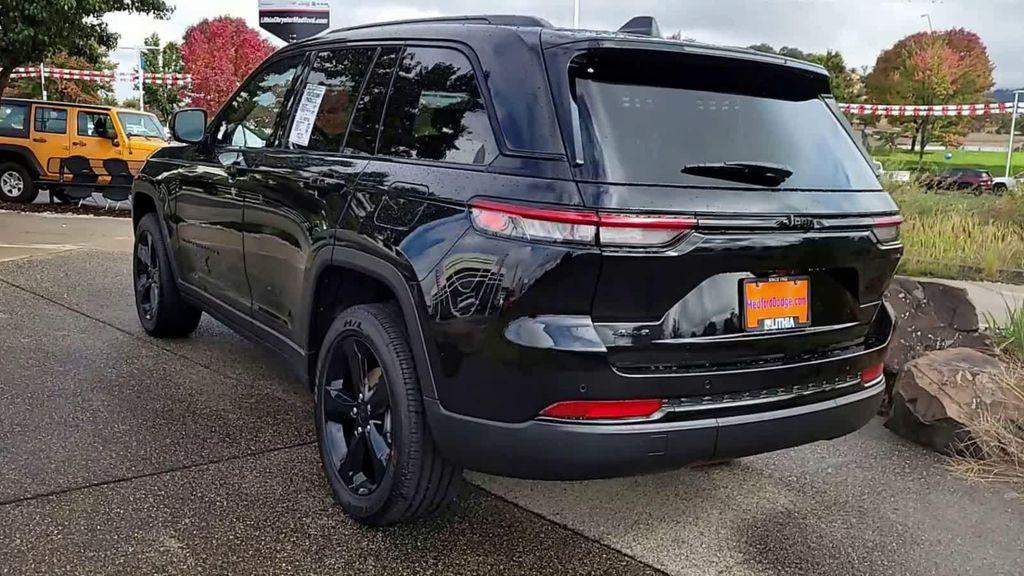 new 2025 Jeep Grand Cherokee car, priced at $39,999