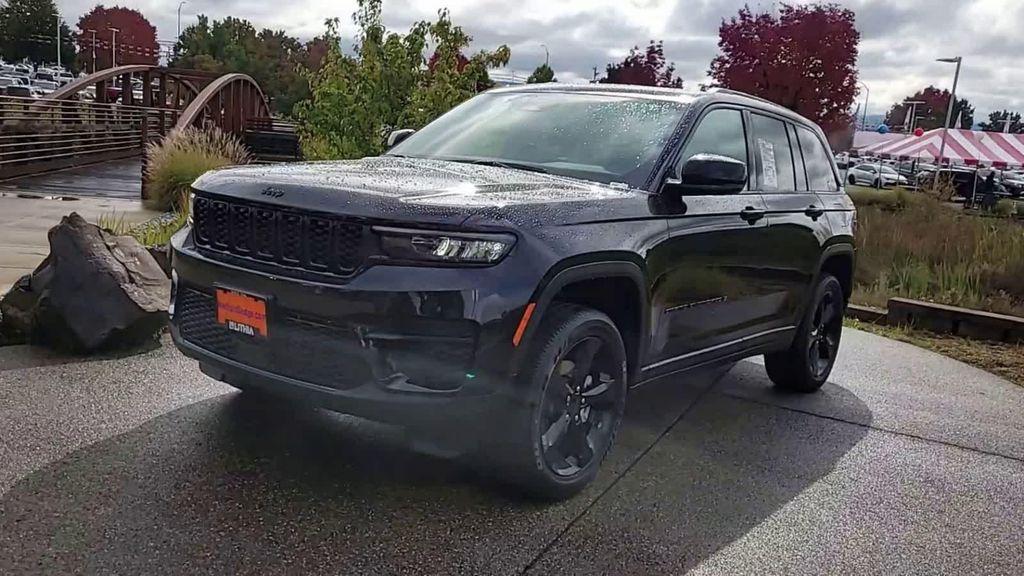 new 2025 Jeep Grand Cherokee car, priced at $39,999