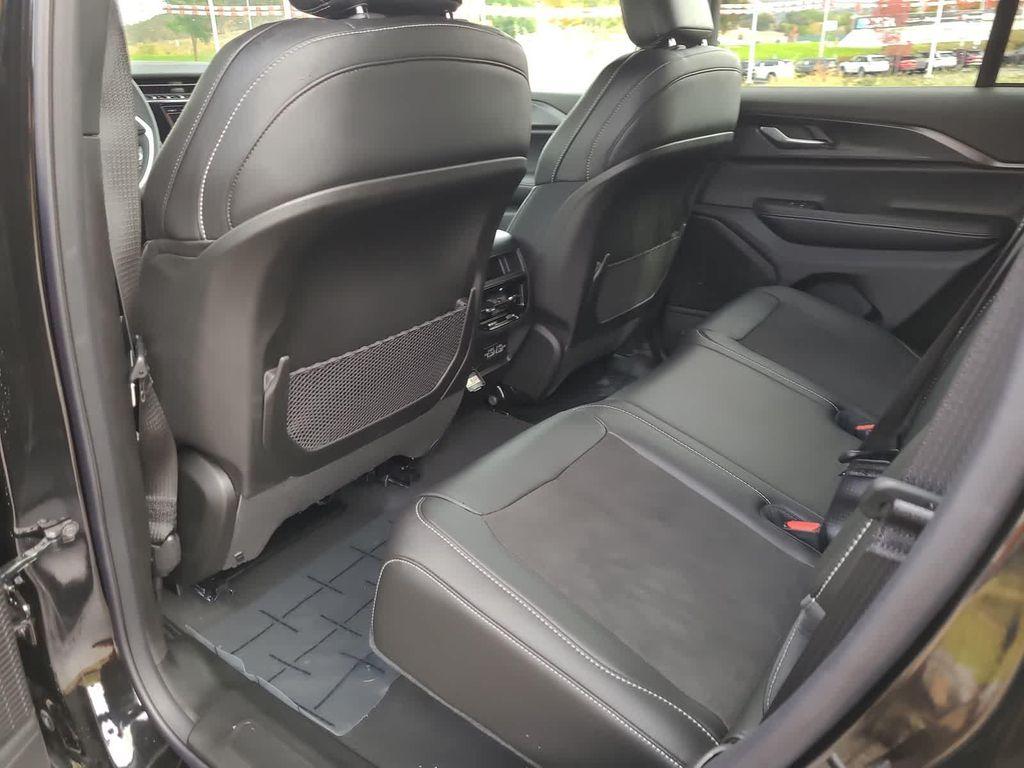 new 2025 Jeep Grand Cherokee car, priced at $39,999