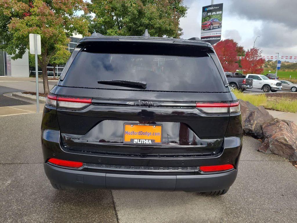 new 2025 Jeep Grand Cherokee car, priced at $39,999