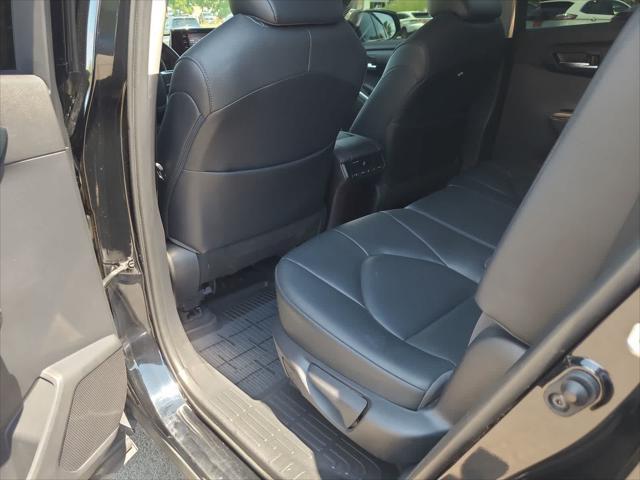 used 2020 Toyota Highlander car, priced at $34,998