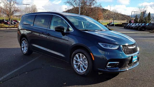 new 2024 Chrysler Pacifica car, priced at $40,612