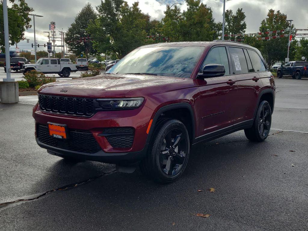 new 2025 Jeep Grand Cherokee car, priced at $40,999