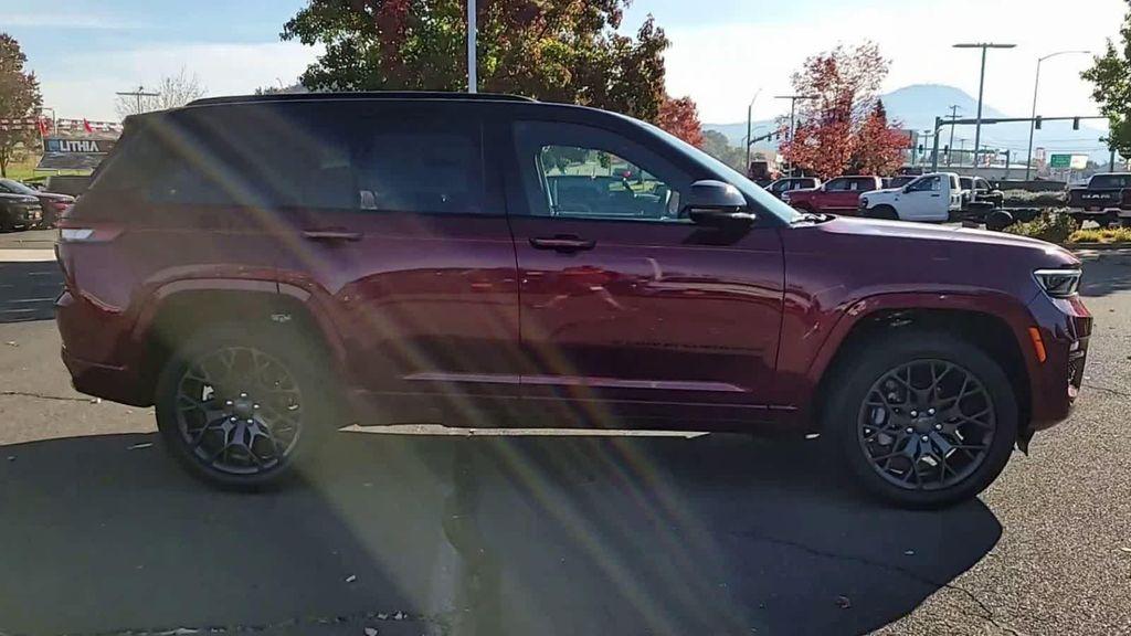 new 2025 Jeep Grand Cherokee car, priced at $61,999
