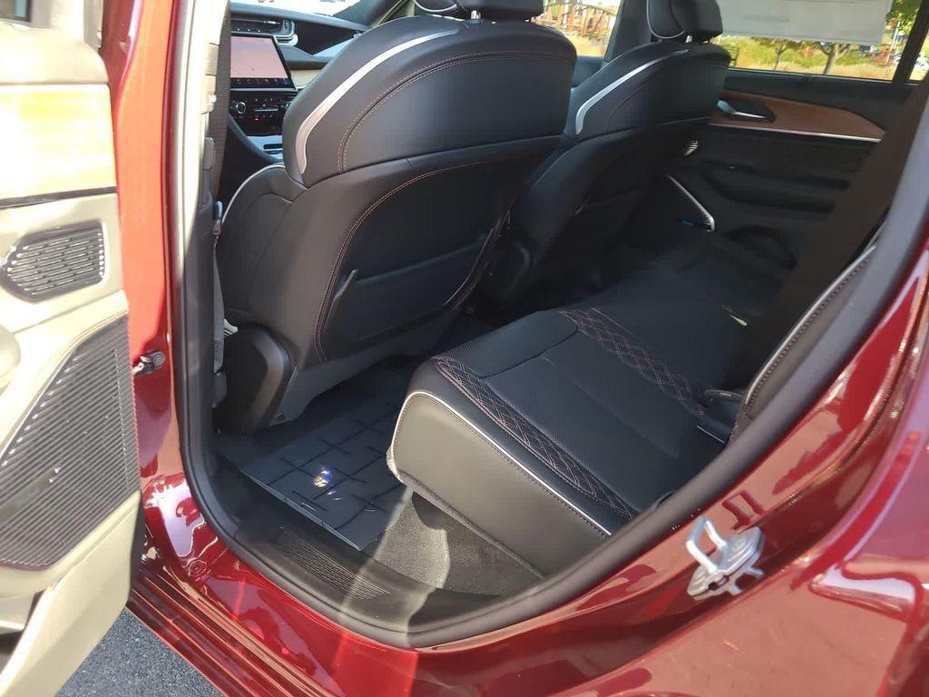 new 2025 Jeep Grand Cherokee car, priced at $61,999