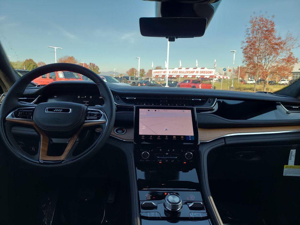 new 2025 Jeep Grand Cherokee car, priced at $61,999