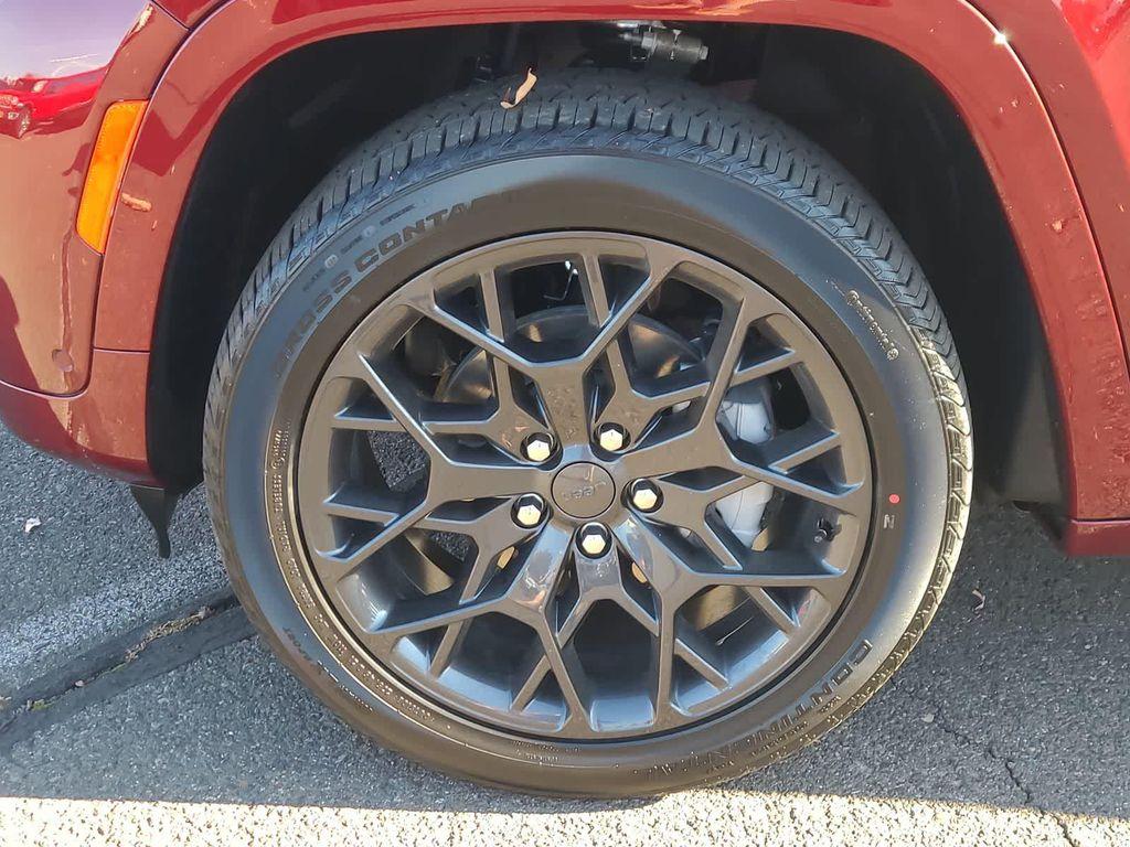 new 2025 Jeep Grand Cherokee car, priced at $61,999