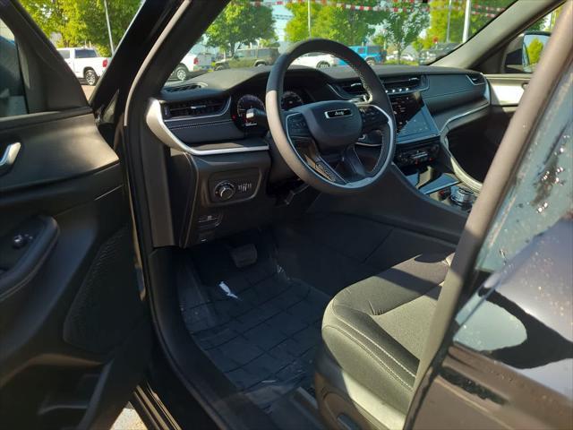 new 2025 Jeep Grand Cherokee car, priced at $34,999