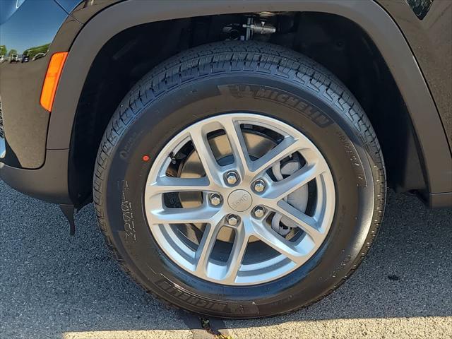 new 2025 Jeep Grand Cherokee car, priced at $34,999