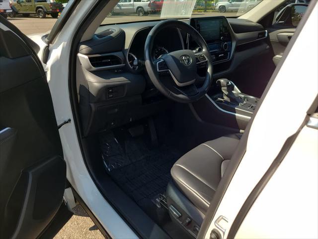 used 2022 Toyota Highlander car, priced at $41,998