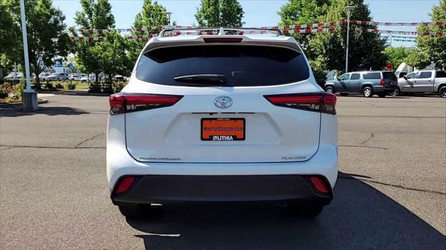 used 2022 Toyota Highlander car, priced at $41,998