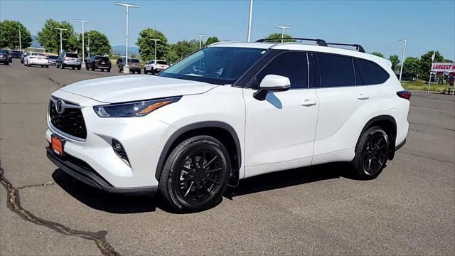 used 2022 Toyota Highlander car, priced at $41,998