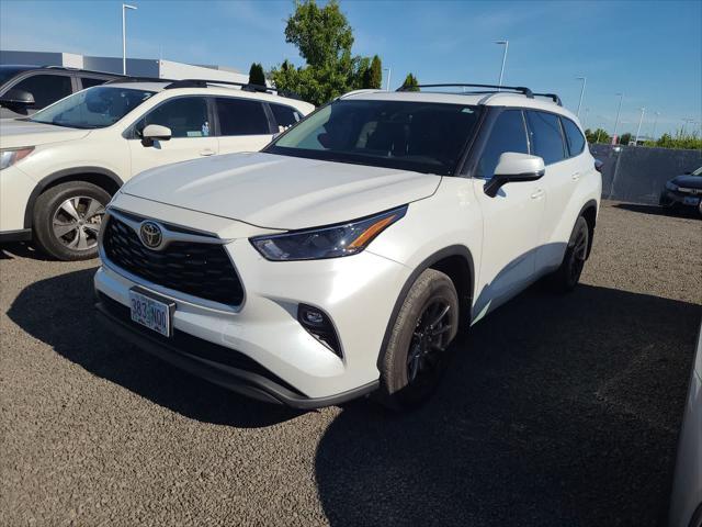 used 2022 Toyota Highlander car, priced at $41,998