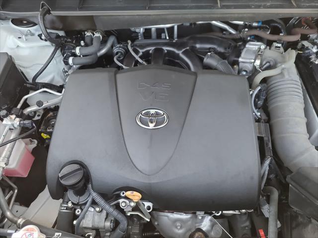 used 2022 Toyota Highlander car, priced at $41,998