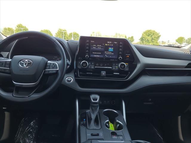 used 2022 Toyota Highlander car, priced at $41,998