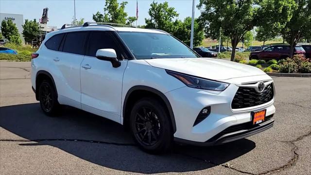 used 2022 Toyota Highlander car, priced at $41,998