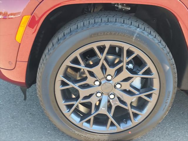 new 2025 Jeep Grand Cherokee car, priced at $61,999