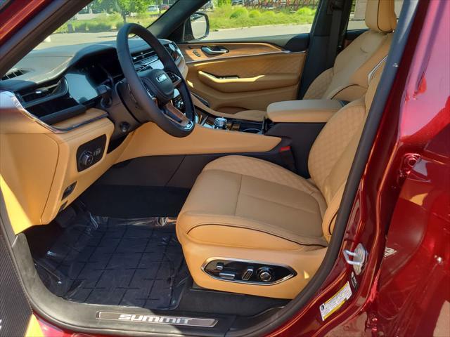 new 2025 Jeep Grand Cherokee car, priced at $61,999